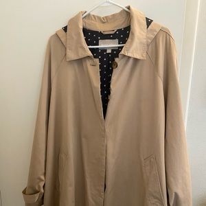 Rain coat with detachable hood.